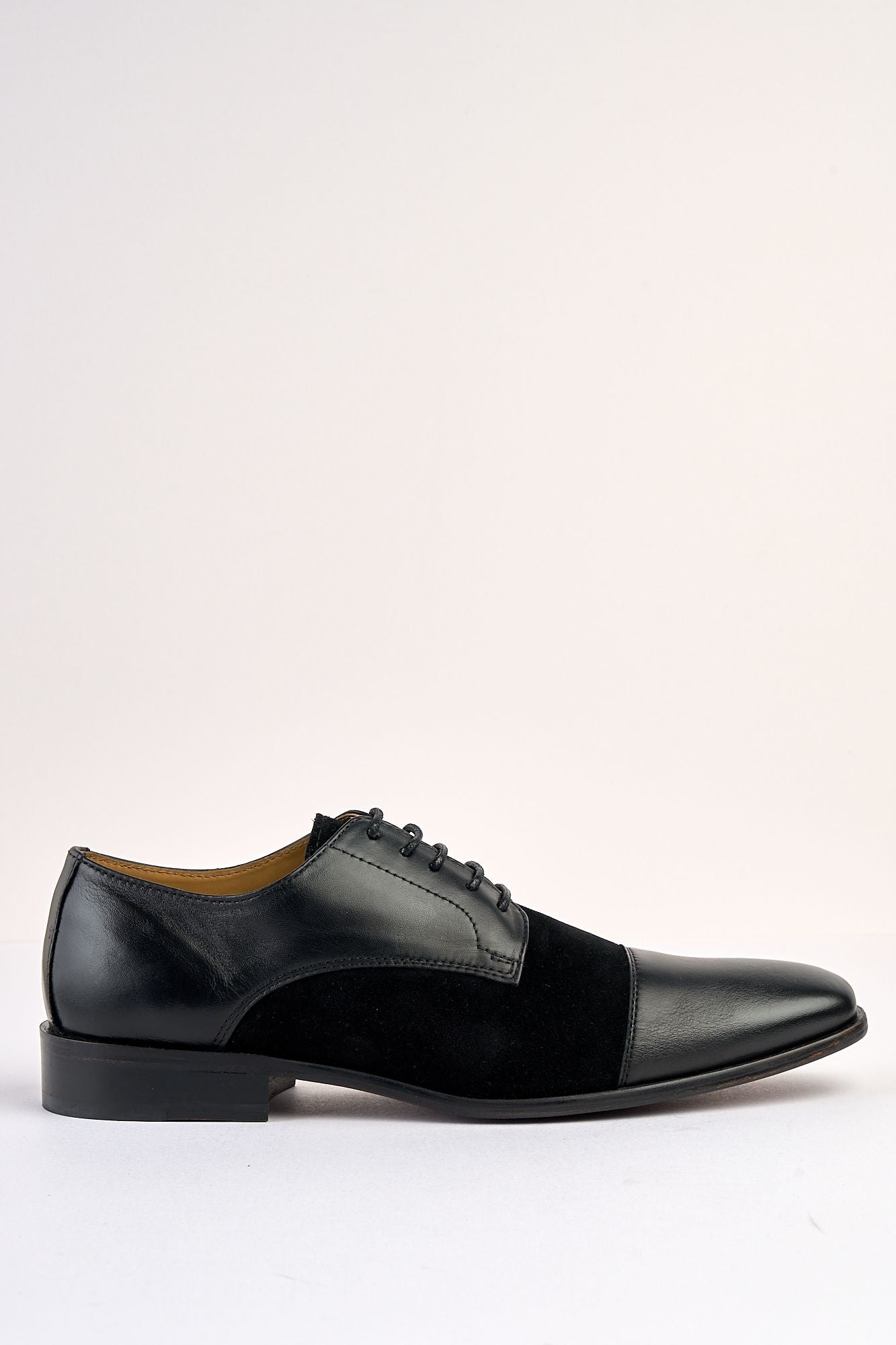 Leonardo Black Laced Shoe with Suede Pattern