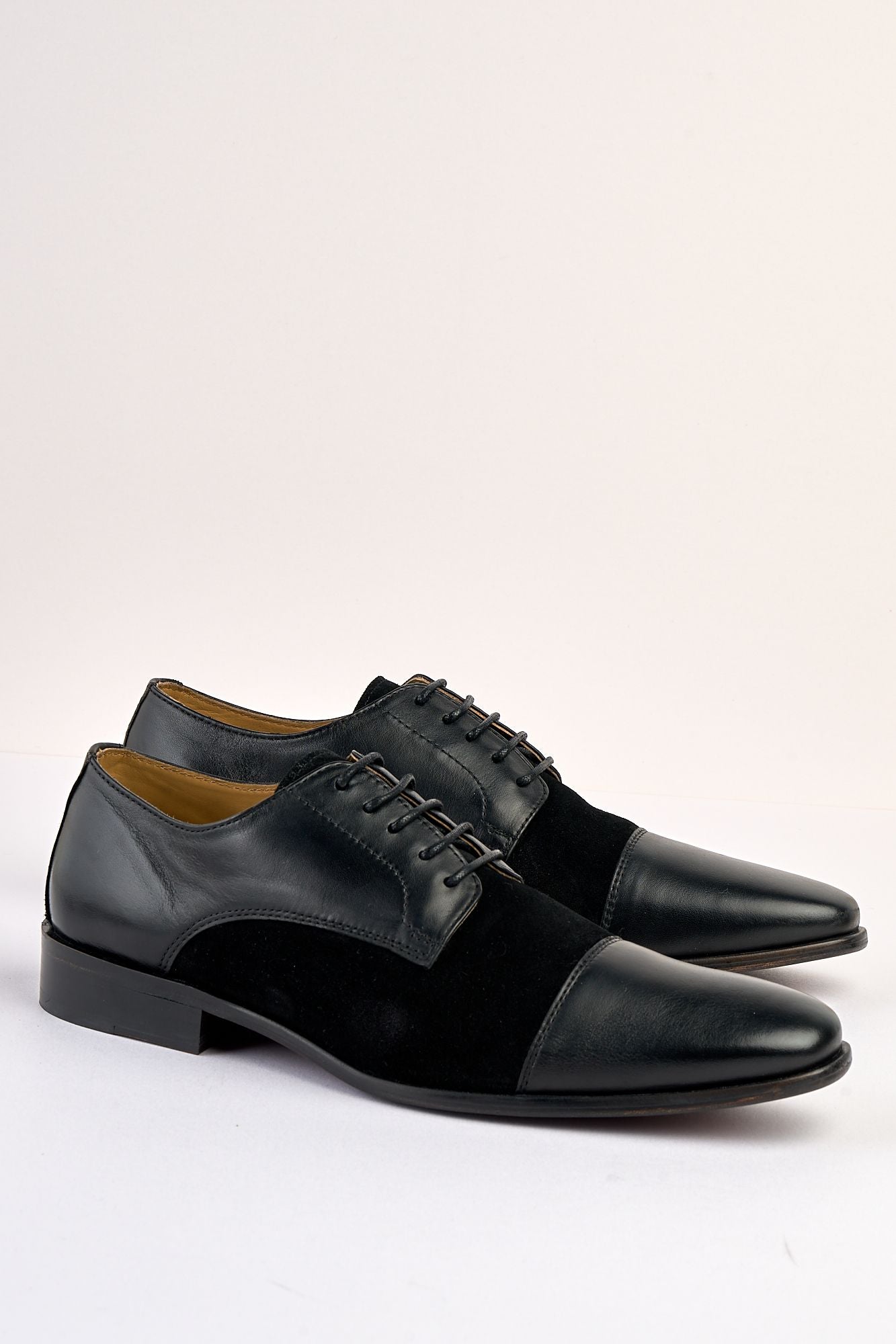 Leonardo Black Laced Shoe with Suede Pattern