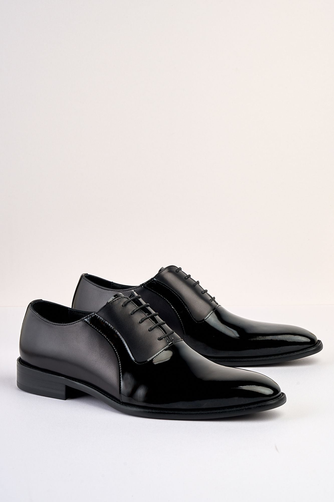 Lorenzo Black Laced Shoe