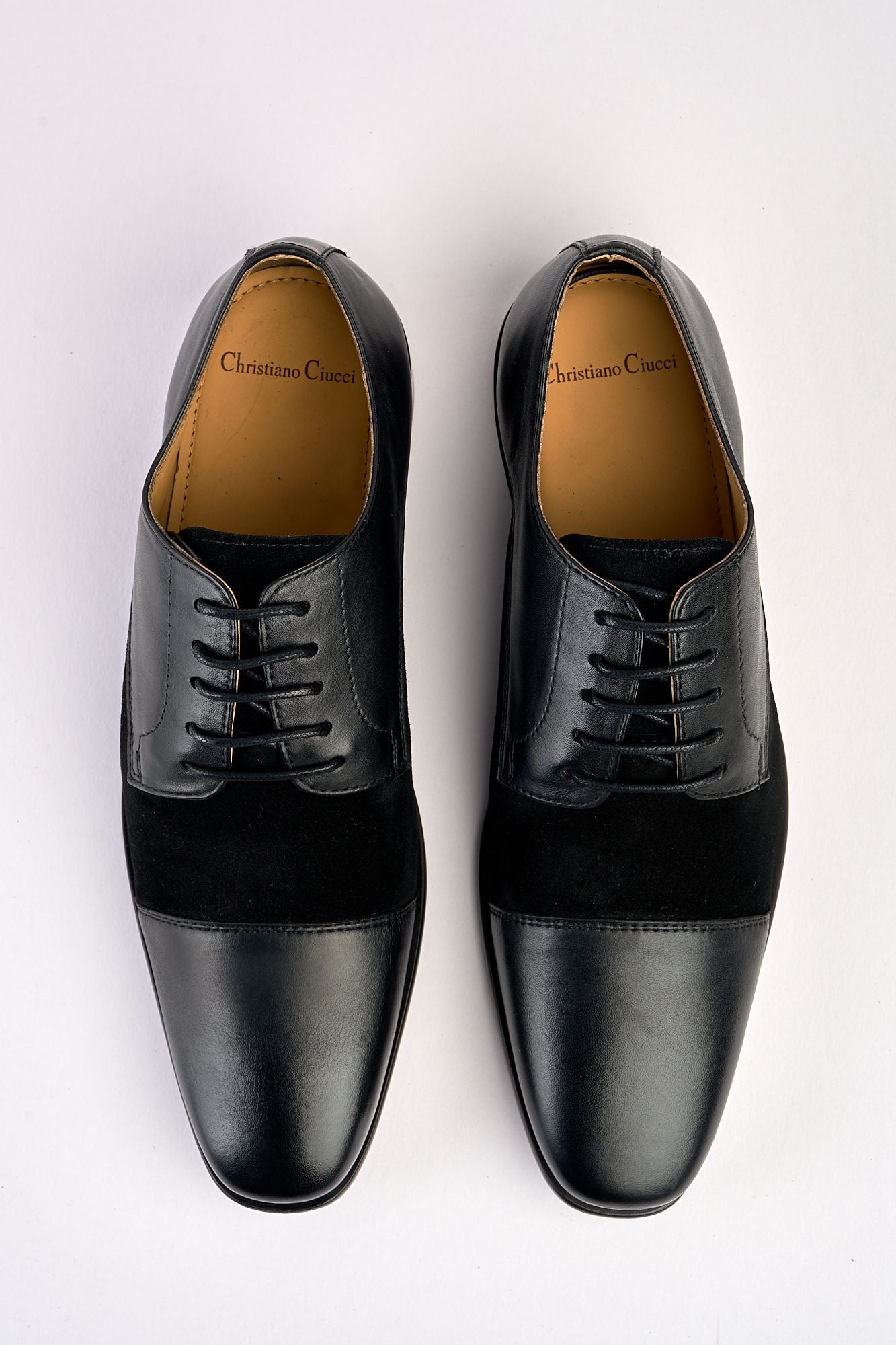 Leonardo Black Laced Shoe with Suede Pattern