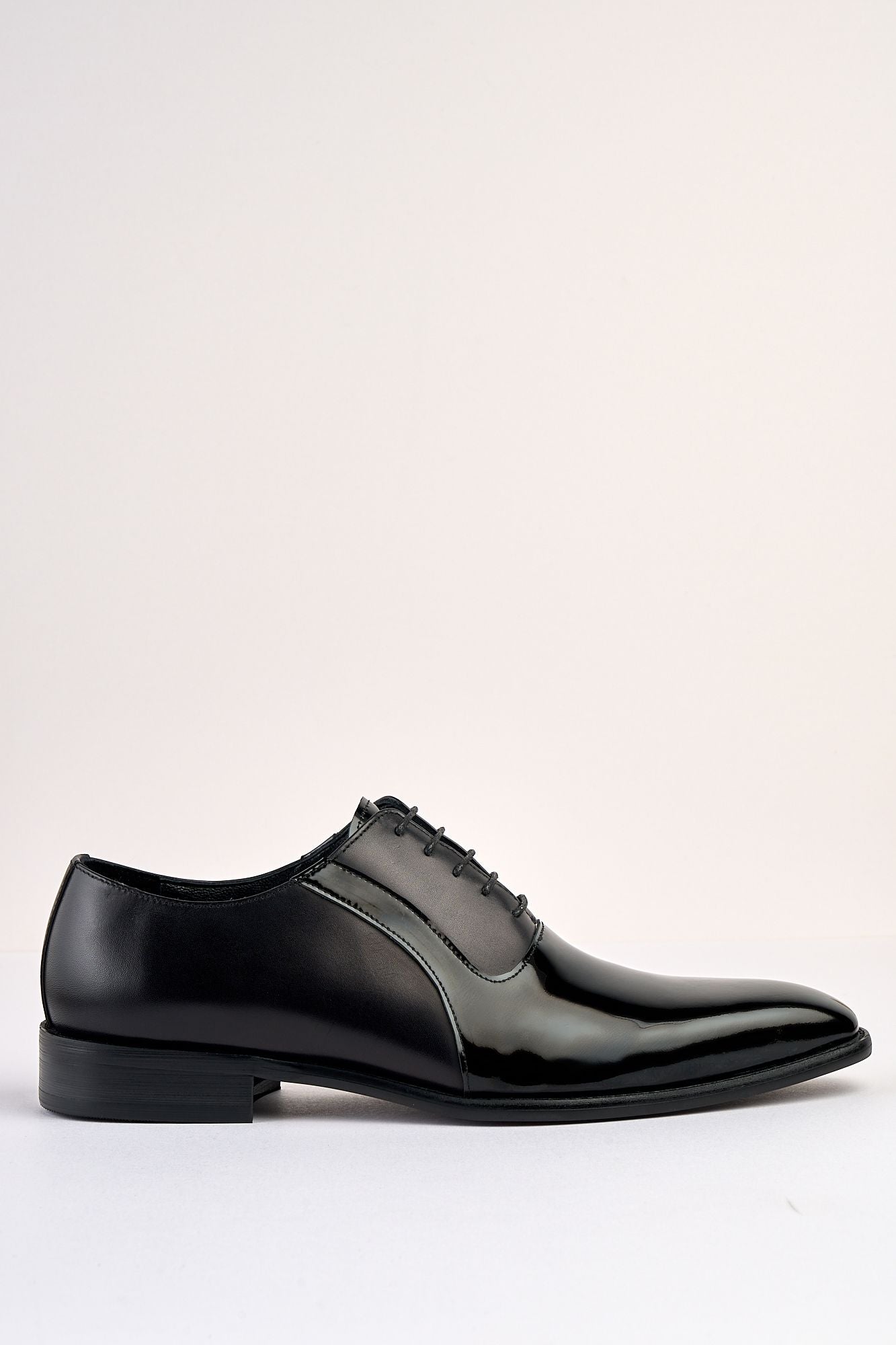 Lorenzo Black Laced Shoe