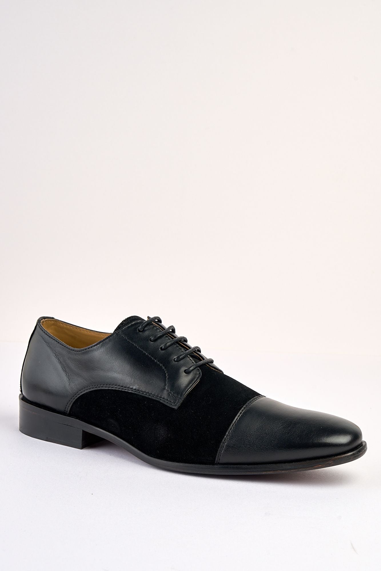 Leonardo Black Laced Shoe with Suede Pattern