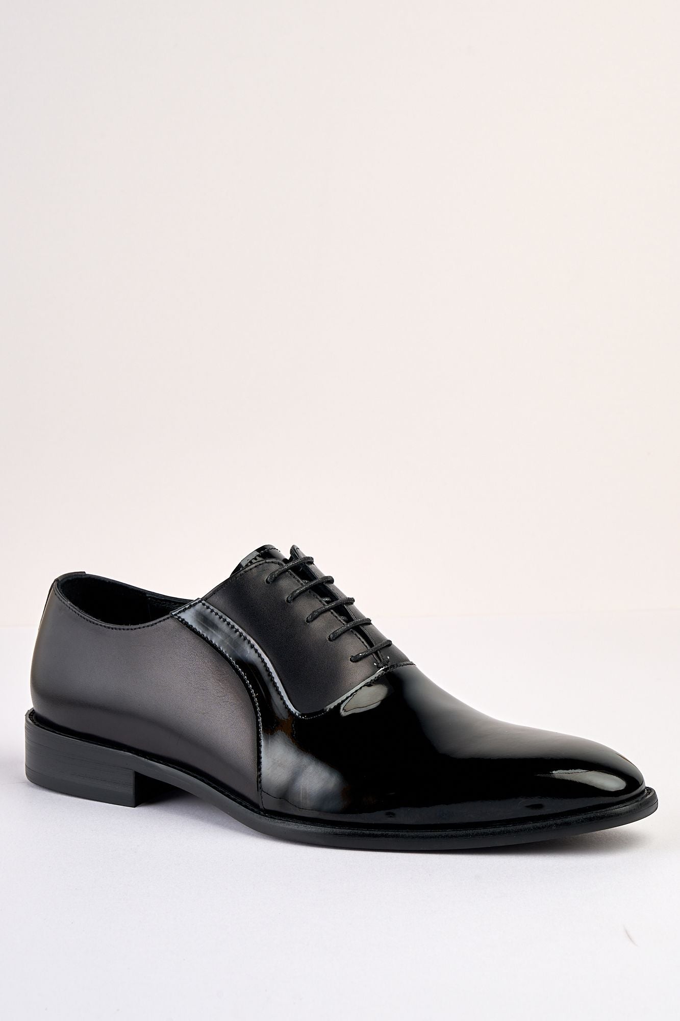 Lorenzo Black Laced Shoe
