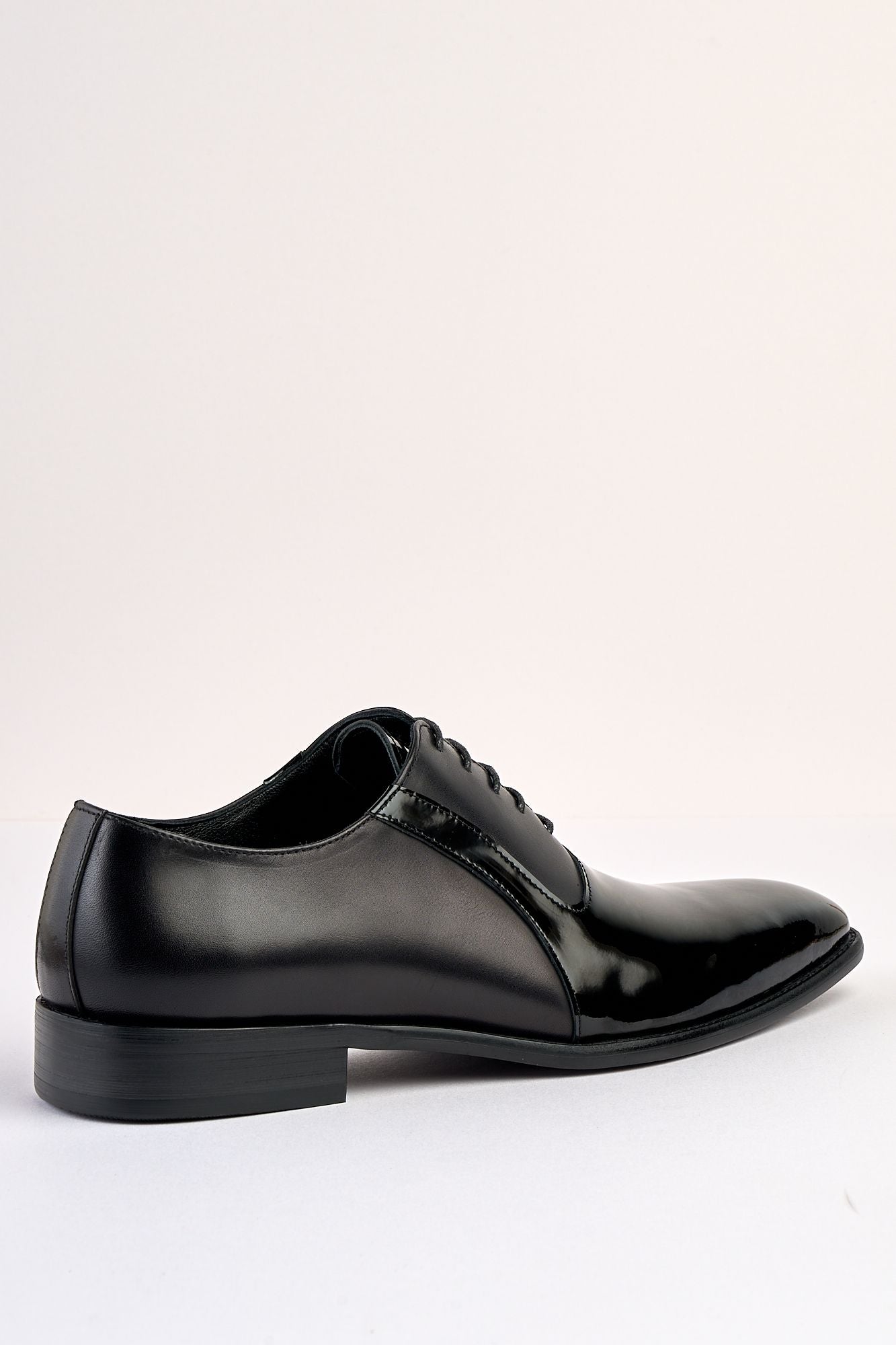 Lorenzo Black Laced Shoe