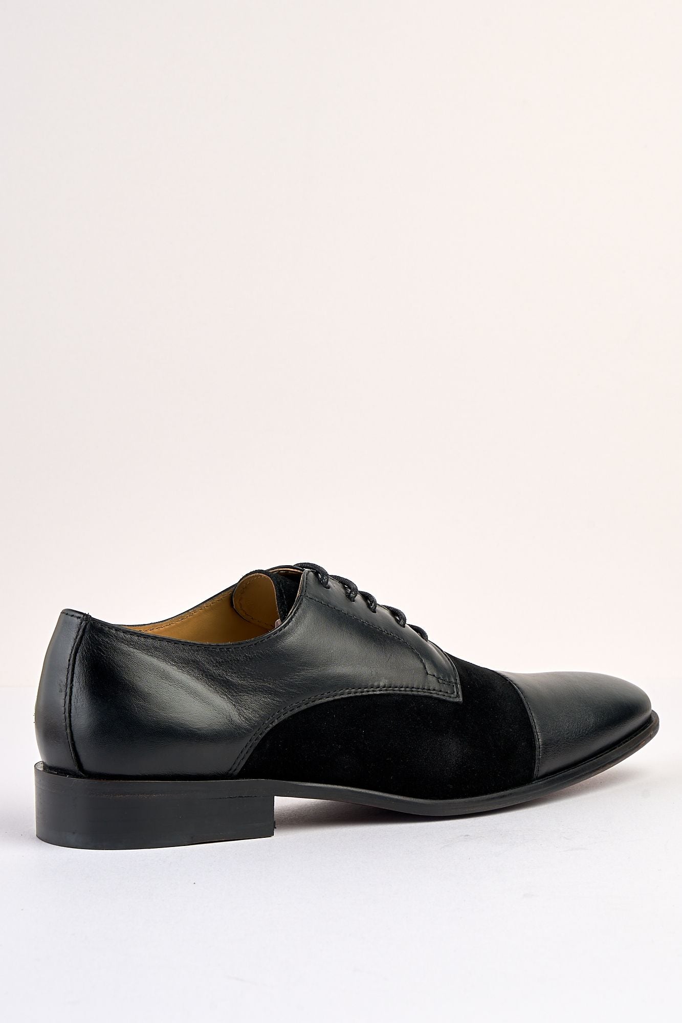 Leonardo Black Laced Shoe with Suede Pattern