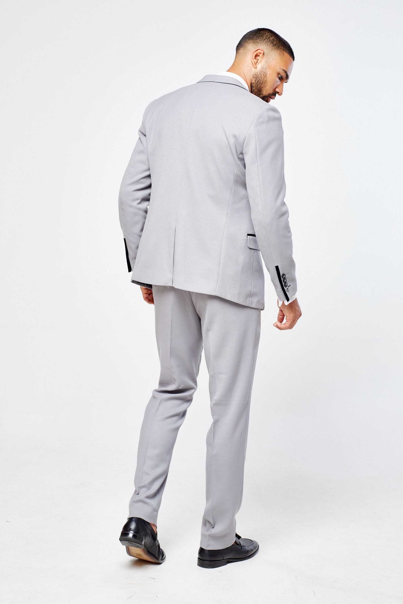 Edwin Silver Grey Notch Lapel Three Piece Suit – Santoro Milan